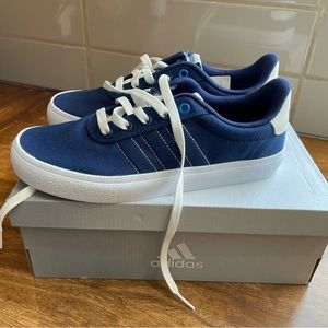 Boys Adidas Vulcraid size 5Y
